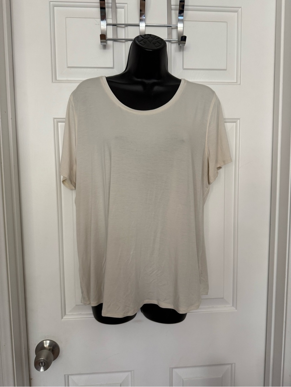 lululemon athletica Cream Short Sleeve Scoop Neck Twist-Back Short Sleeve Sz L